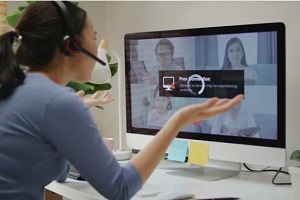 women facing poor internet connection during office video call